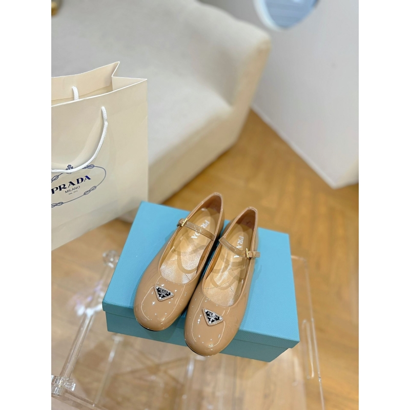 Pra*a flat shoes